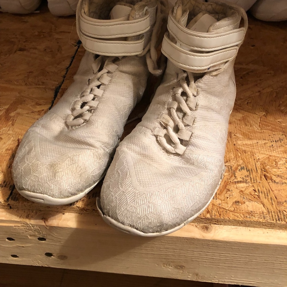 Size 7 Nfinity Titans